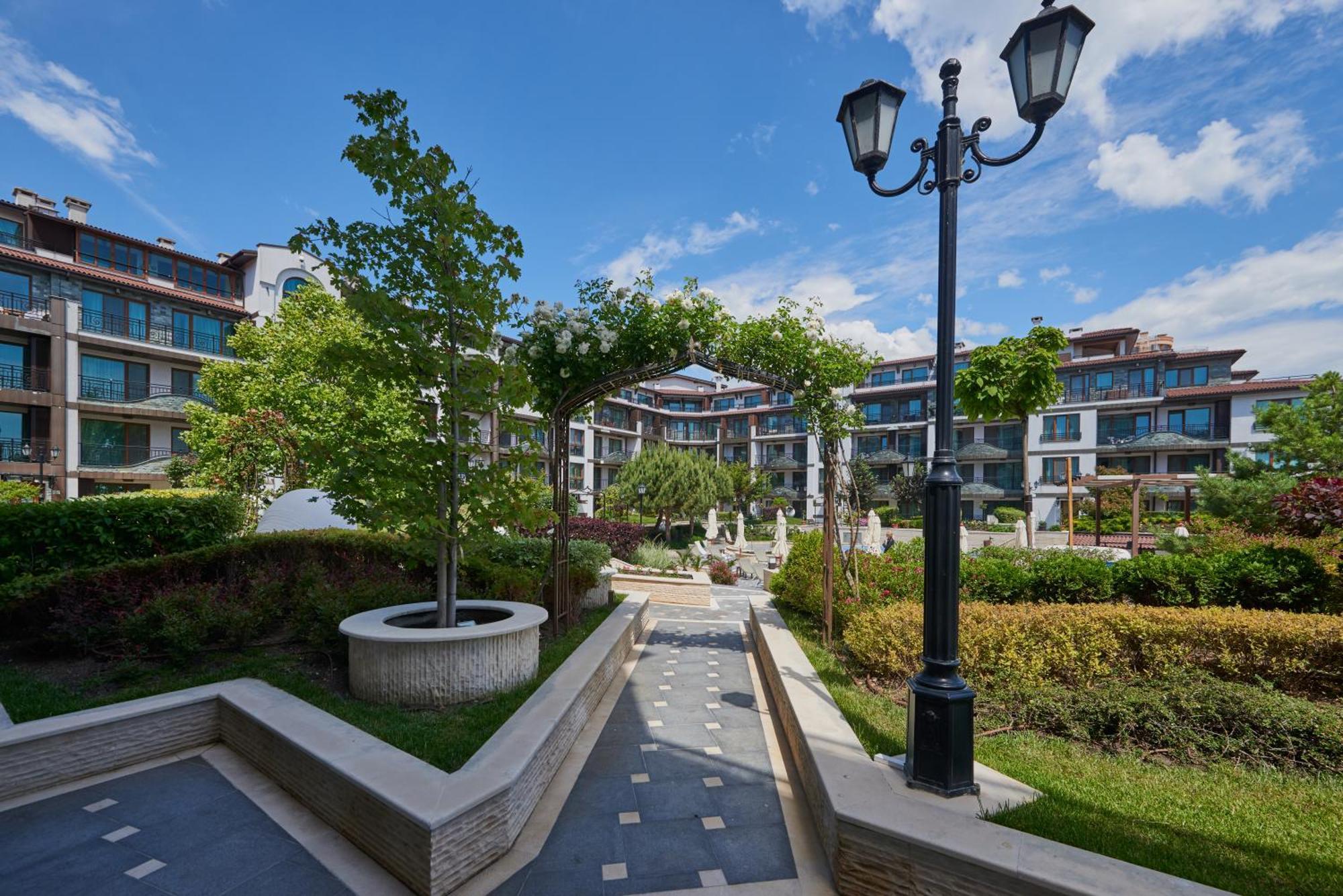 Апарт отель Boutique Rose Gardens Поморие Экстерьер фото